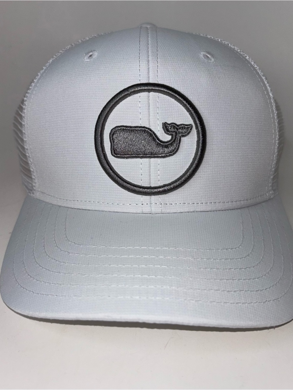 Vineyard Vines Whale Dot Performance Trucker Hat Snapback in White NWT